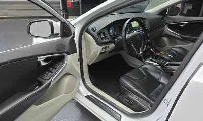 Volvo V40 2016, 111675 км, за 6937.56 USD - фото 11