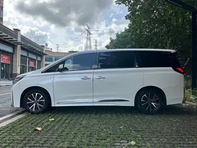 GAC Motor Trumpchi M8 2022, 40000 км, за 13231.36 USD