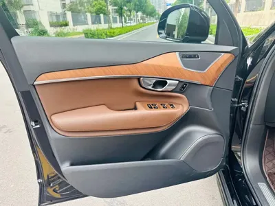 Volvo XC90 2019, 60000 км, за 27700.4 USD