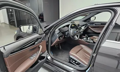 BMW 5-Series 2022, 59761 км, за 26644.97 USD - фото 10