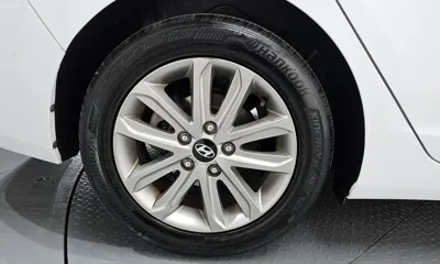 Hyundai Avante 2014, 77976 км, за 4791.91 USD