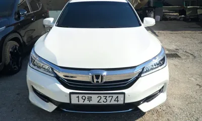 Honda Accord 2017, 140485 км, за 7417.62 USD