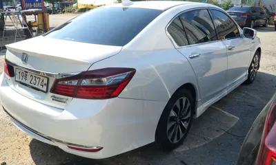 Honda Accord 2017, 140485 км, за 7417.62 USD