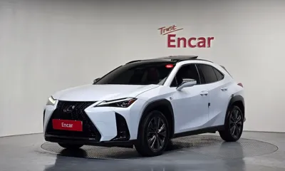Lexus UX · 2025 год