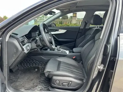 Audi A4L 2020, 92000 км, за 13696.45 USD
