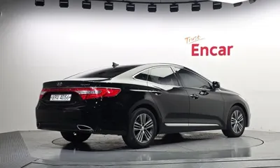 Hyundai Grandeur 2014, 197091 км, за 2276.87 USD