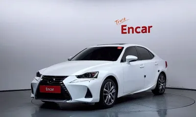 Lexus IS · 2017 год