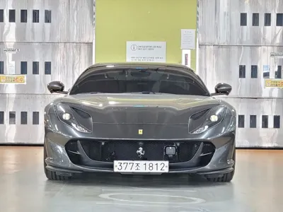 Ferrari 812 2022, 5500 км, за 382235.96 USD