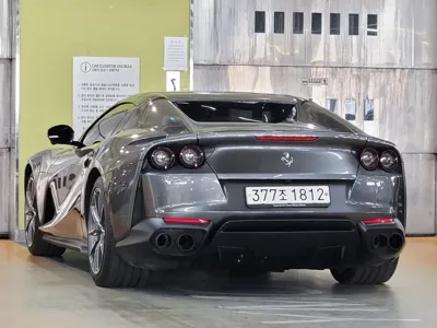 Ferrari 812 2022, 5500 км, за 382235.96 USD