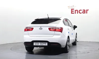 Kia Pride 2012, 84380 км, за 2953.92 USD