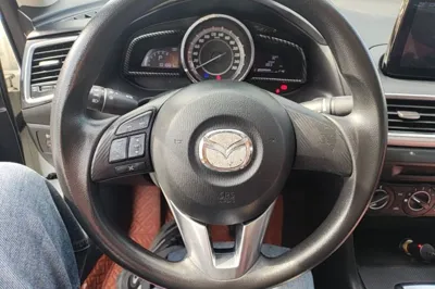Mazda Mazda 3 Axela 2016, 101000 км, за 6646 USD - фото 19