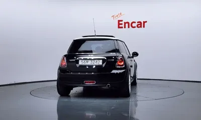 MINI Cooper 2010, 75087 км, за 4069.84 USD