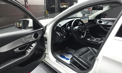 Mercedes-Benz C-Class 2017, 67435 км, за 9055.38 USD - фото 10