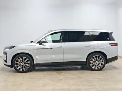 Denza Denza D9 2025, 11000 км, за 45584.75 USD