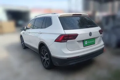 Volkswagen Tiguan L 2017, 180200 км, за 8223 USD
