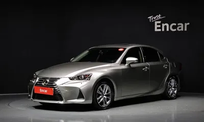 Lexus IS · 2017 год