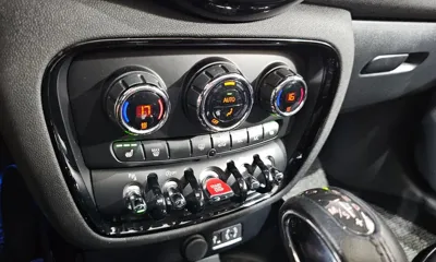 MINI Clubman 2018, 82437 км, за 9130.32 USD - фото 17