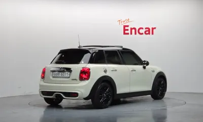 MINI Cooper 2015, 137897 км, за 4934.02 USD