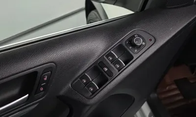 Volkswagen Tiguan 2016, 134148 км, за 8853.42 USD - фото 19