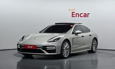 Porsche Panamera · 2021 год