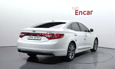 Hyundai Grandeur 2015, 135948 км, за 4791.91 USD