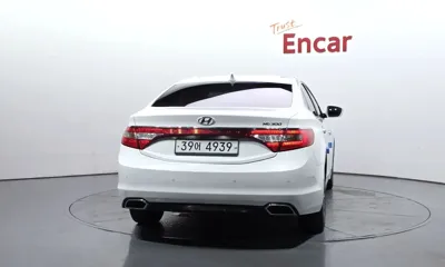 Hyundai Grandeur 2015, 135948 км, за 4791.91 USD