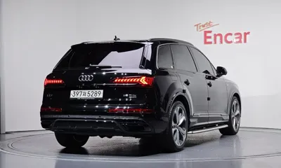 Audi Q7 2022, 73666 км, за 40307.34 USD