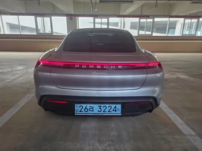 Porsche Taycan 2022, 68424 км, за 56555.92 USD