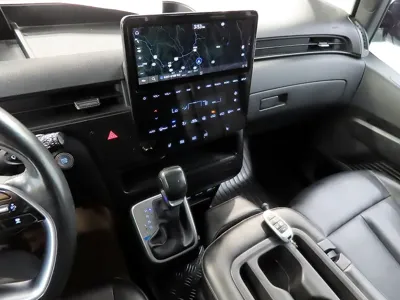 Hyundai Staria 2022, 87208 км, за 14911.76 USD - фото 17