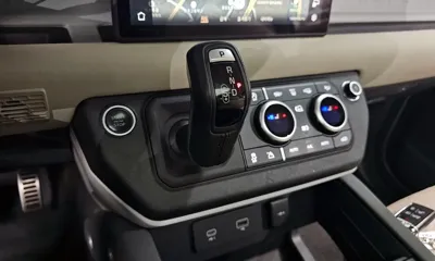 Land Rover Defender 2022, 77205 км, за 37405.71 USD - фото 9