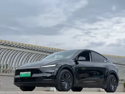 Tesla Model Y 2025, 12000 км, за 38080.49 USD