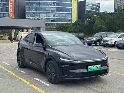 Tesla Model Y 2025, 12000 км, за 38080.49 USD