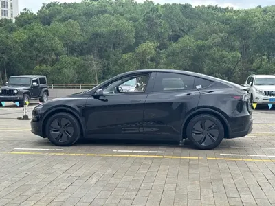 Tesla Model Y 2025, 12000 км, за 38080.49 USD - фото 7