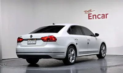 Volkswagen Passat 2013, 33664 км, за 5616.12 USD