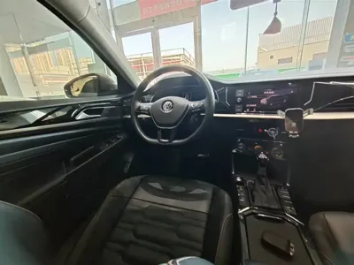 Volkswagen Passat 2020, 69000 км, за 10005.69 USD