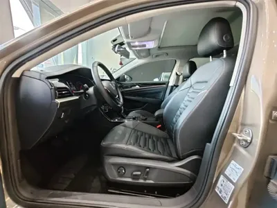 Volkswagen Passat 2020, 69000 км, за 10005.69 USD - фото 7