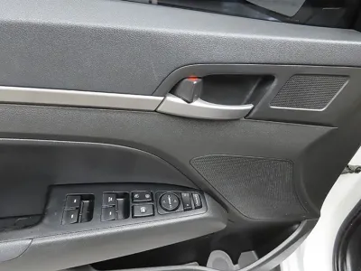 Hyundai Avante 2016, 96061 км, за 4398.06 USD - фото 11