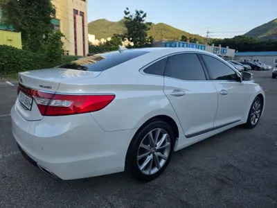 Hyundai Grandeur 2015, 170776 км, за 3838.15 USD