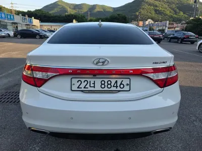 Hyundai Grandeur 2015, 170776 км, за 3838.15 USD
