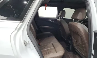 Audi Q4 e-tron 2022, 37344 км, за 24560.27 USD - фото 12