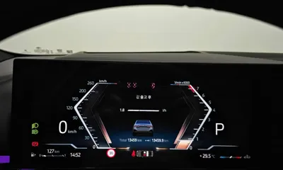 BMW 5-Series 2025, 13459 км, за 60391.23 USD - фото 8