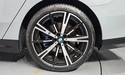 BMW 5-Series 2025, 13459 км, за 60391.23 USD - фото 21