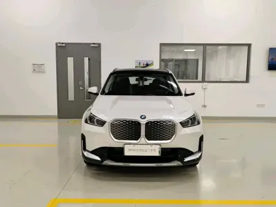 BMW iX1 2025, 2000 км, за 22340.7 USD