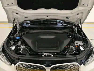 BMW iX1 2025, 2000 км, за 22340.7 USD