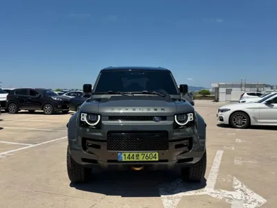 Land Rover Defender 2025, 7500 км, за 149762.26 USD