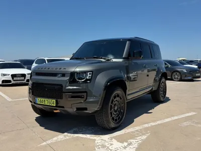 Land Rover Defender 2025, 7500 км, за 149762.26 USD