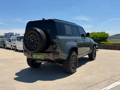 Land Rover Defender 2025, 7500 км, за 149762.26 USD