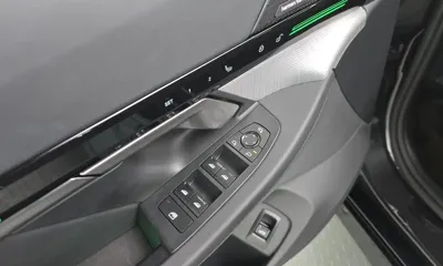 BMW 5-Series 2024, 29016 км, за 36338.8 USD - фото 28