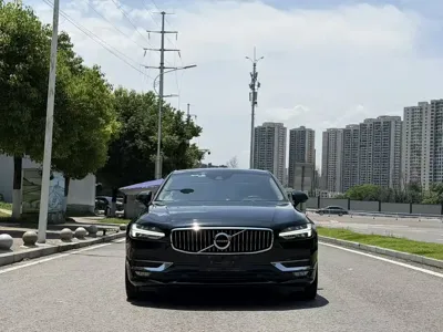 Volvo S90 2020, 70000 км, за 15670.63 USD