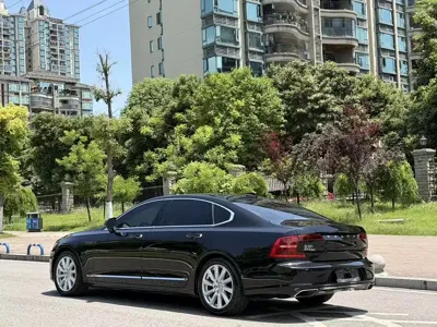 Volvo S90 2020, 70000 км, за 15670.63 USD